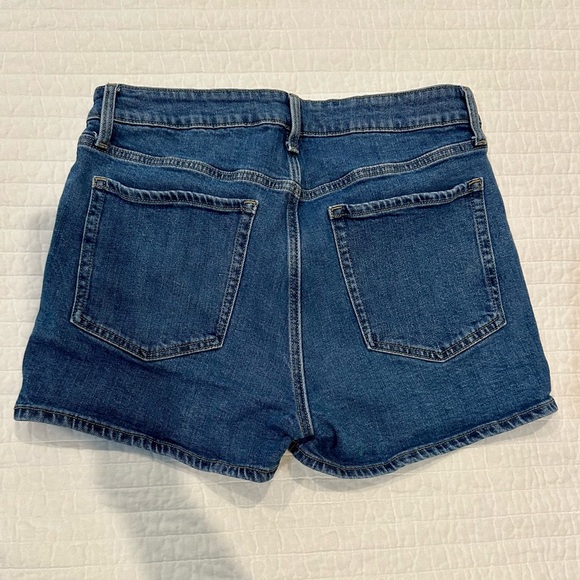 Women’s Old Navy Shorts - Picture 2 of 4